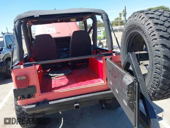 1992 Jeep Wrangler с VIN 2J4FY29S6NJ550604, выставлен на аукционе IAAI как лот 42923902 с пробегом 155 659 миль миль и . История ставок и продаж доступна на DreamBid. Изображение 15.