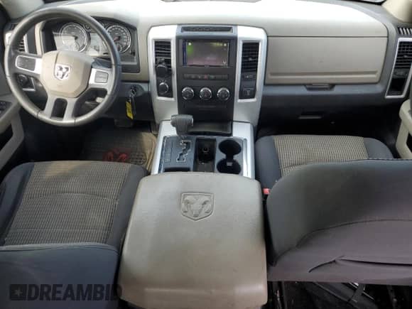 2010 Dodge 1500 ST z VIN 1D7RV1CT1AS120602, wystawiony jako Copart lot #66278115 z przebiegiem 312 155 mil mil oraz Czysty tytuł • Clean title. Historia ofert i sprzedaży dostępna na DreamBid. Obrazek 8.