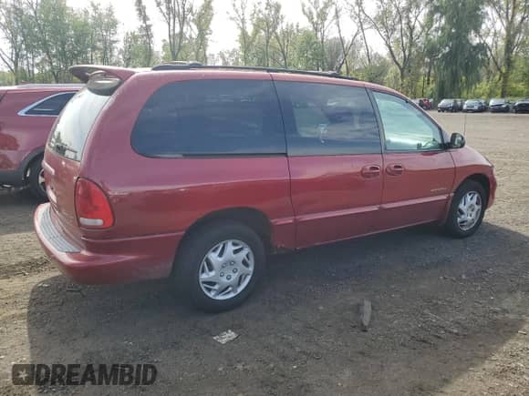 2000 Dodge Caravan SE с VIN 2B4GP44R1YR799988, выставлен на аукционе Copart как лот 84275535 с пробегом 132 951 миль миль и Чистый • Clean title. История ставок и продаж доступна на DreamBid. Изображение 3.