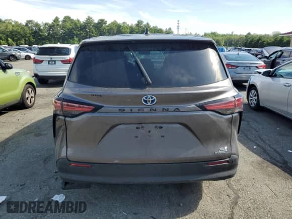 2022 Toyota Sienna XLE z VIN 5TDYRKEC0NS124927, wystawiony jako Copart lot #62726065 z przebiegiem 67 662 mil mil oraz Szkoda całkowita • Salvage title. Historia ofert i sprzedaży dostępna na DreamBid. Obrazek 6.