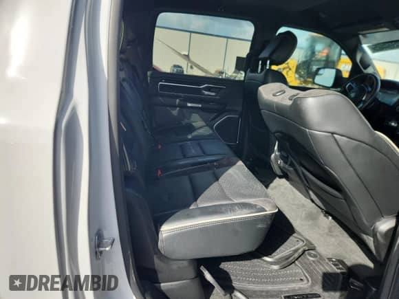 2022 Ram 1500 Laramie z VIN 1C6SRFJT0NN182360, wystawiony jako Copart lot #84590195 z przebiegiem Nie podano mil oraz Nie do naprawy • Non repairable. Historia ofert i sprzedaży dostępna na DreamBid. Obrazek 10.