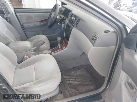 2004 Toyota Corolla CE z VIN 1NXBR32E44Z274868, wystawiony jako IAAI lot #43415312 z przebiegiem 299 999 mil mil oraz . Historia ofert i sprzedaży dostępna na DreamBid. Obrazek 5.