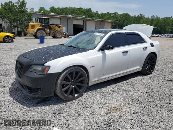 2017 Chrysler 300 C with VIN 2C3CCAET6HH582291, listed as a Copart auction lot 57104755 with 117,085 mi miles and Salvage title. Bid and sale history available at DreamBid. Image 1.