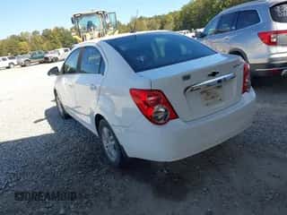 2014 Chevrolet Sonic LT с VIN 1G1JC5SH1E4173899, выставлен на аукционе IAAI как лот 43534264 с пробегом Не указан миль и . История ставок и продаж доступна на DreamBid. Изображение 3.