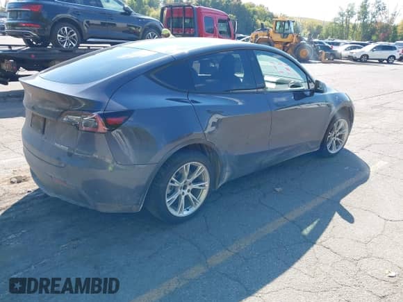 2020 Tesla Model Y Long Range with VIN 5YJYGDEE7LF016339, listed as a IAAI auction lot 43228890 with 38,227 mi miles and . Bid and sale history available at DreamBid. Image 4.