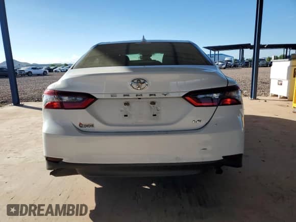 2021 Toyota Camry LE z VIN 4T1C11AK8MU592841, wystawiony jako Copart lot #80347815 z przebiegiem 135 593 mil mil oraz Szkoda całkowita • Salvage title. Historia ofert i sprzedaży dostępna na DreamBid. Obrazek 6.