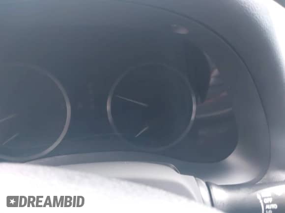 2012 Lexus IS 250 C z VIN JTHFF2C26C2523533, wystawiony jako IAAI lot #42943662 z przebiegiem Nie podano mil oraz . Historia ofert i sprzedaży dostępna na DreamBid. Obrazek 7.