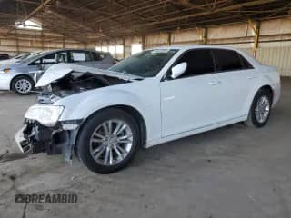 2019 Chrysler 300 Touring L с VIN 2C3CCAAG2KH563172, выставлен на аукционе Copart как лот 44603985 с пробегом 84 682 миль миль и Списание • Salvage title. История ставок и продаж доступна на DreamBid. Изображение 1.