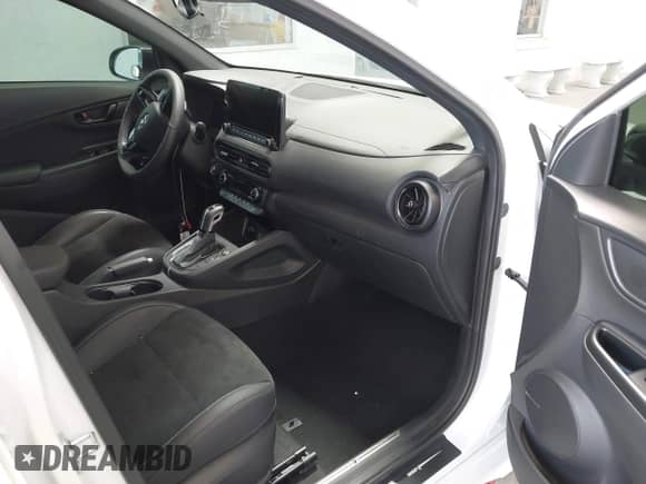 2023 Hyundai Kona с VIN KM8KH3AC4PU009066, выставлен на аукционе IAAI как лот 42851191 с пробегом 17 435 миль миль и . История ставок и продаж доступна на DreamBid. Изображение 5.