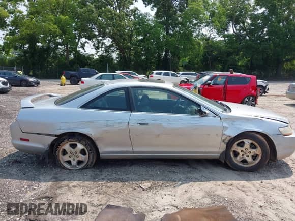 2000 Honda Accord EX с VIN 1HGCG2259YA032983, выставлен на аукционе IAAI как лот 42396439 с пробегом 251 204 миль миль и . История ставок и продаж доступна на DreamBid. Изображение 13.