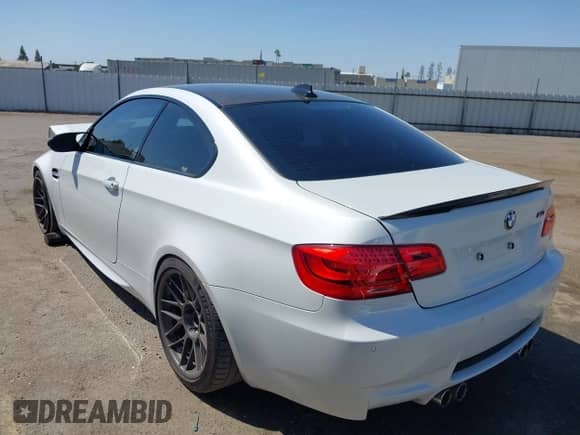 2011 BMW M3 с VIN WBSKG9C52BE645537, выставлен на аукционе IAAI как лот 42371742 с пробегом 100 731 миль миль и . История ставок и продаж доступна на DreamBid. Изображение 3.