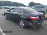 2007 Toyota Camry LE z VIN 4T1BK46K87U524465, wystawiony jako IAAI lot #43341776 z przebiegiem 282 056 mil mil oraz . Historia ofert i sprzedaży dostępna na DreamBid. Obrazek 3.