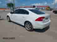 2016 Volvo S60 T5 Drive-E Premier z VIN YV126MFK3G2392567, wystawiony jako IAAI lot #42731679 z przebiegiem 91 321 mil mil oraz . Historia ofert i sprzedaży dostępna na DreamBid. Obrazek 3.