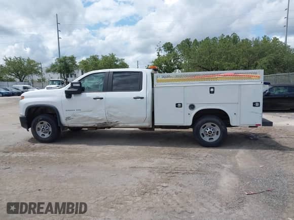 2023 Chevrolet Silverado 2500HD Work Truck z VIN 1GB1YLE71PF146990, wystawiony jako IAAI lot #42350795 z przebiegiem 60 144 mil mil oraz . Historia ofert i sprzedaży dostępna na DreamBid. Obrazek 14.