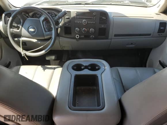 2014 Chevrolet Silverado 2500HD Work Truck z VIN 1GC1KVC83EF137290, wystawiony jako Copart lot #80095975 z przebiegiem 163 019 mil mil oraz Szkoda całkowita • Salvage title. Historia ofert i sprzedaży dostępna na DreamBid. Obrazek 8.