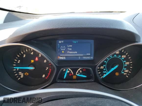 2014 Ford Escape SE z VIN 1FMCU0GX5EUE50422, wystawiony jako Copart lot #87074825 z przebiegiem 180 283 mil mil oraz Czysty tytuł • Clean title. Historia ofert i sprzedaży dostępna na DreamBid. Obrazek 9.