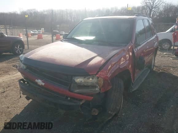 2002 Chevrolet TrailBlazer LTZ z VIN 1GNDT13S322141266, wystawiony jako IAAI lot #41977500 z przebiegiem 232 011 mil mil oraz . Historia ofert i sprzedaży dostępna na DreamBid. Obrazek 18.