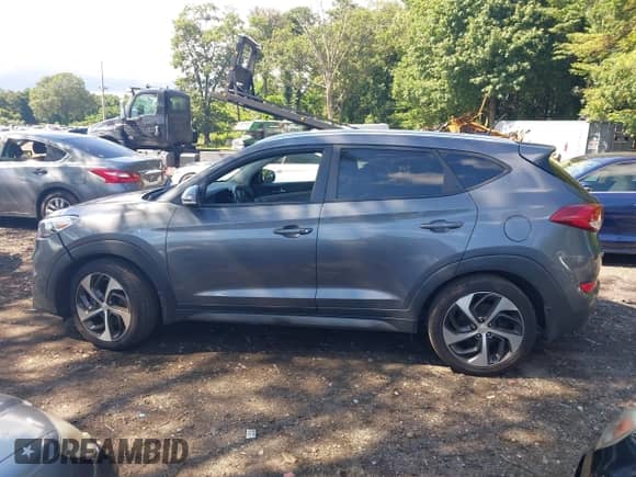 2016 Hyundai Tucson Sport z VIN KM8J3CA29GU199142, wystawiony jako IAAI lot #42747509 z przebiegiem 96 870 mil mil oraz . Historia ofert i sprzedaży dostępna na DreamBid. Obrazek 14.