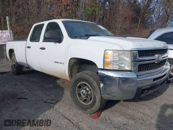 2008 Chevrolet Silverado 2500HD 1LT z VIN 1GCHC23KX8F132632, wystawiony jako IAAI lot #41196925 z przebiegiem 199 601 mil mil oraz . Historia ofert i sprzedaży dostępna na DreamBid. Obrazek 1.