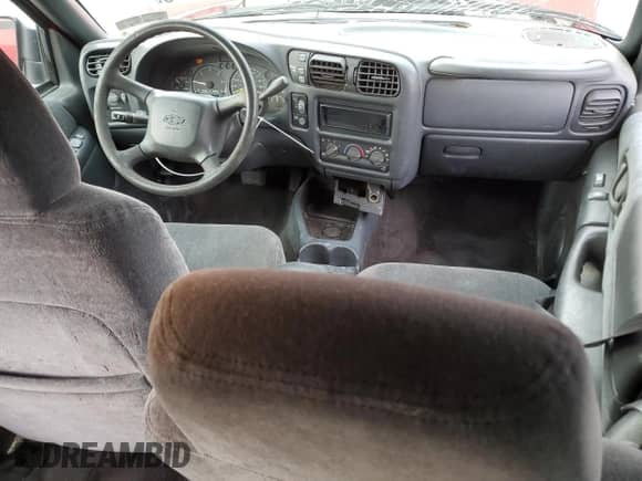 2000 Chevrolet Blazer LT with VIN 1GNDT13W3Y2309967, listed as a Copart auction lot 46306675 with 216,173 mi miles and Salvage title. Bid and sale history available at DreamBid. Image 8.