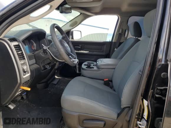 2020 Ram 1500 Tradesman z VIN 3C6RR6KT3LG134192, wystawiony jako Copart lot #47568135 z przebiegiem 76 529 mil mil oraz Szkoda całkowita • Salvage title. Historia ofert i sprzedaży dostępna na DreamBid. Obrazek 7.