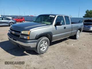 2006 Chevrolet Silverado 1500 Work Truck z VIN 1GCEK19Z96E213578, wystawiony jako Copart lot #63864805 z przebiegiem 227 041 mil mil oraz Szkoda całkowita • Salvage title. Historia ofert i sprzedaży dostępna na DreamBid. Obrazek 1.