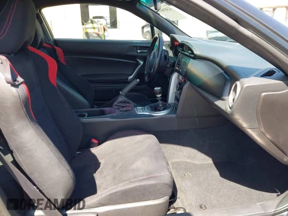 2013 Scion FR-S с VIN JF1ZNAA18D1722957, выставлен на аукционе IAAI как лот 42489839 с пробегом 170 738 миль миль и . История ставок и продаж доступна на DreamBid. Изображение 5.