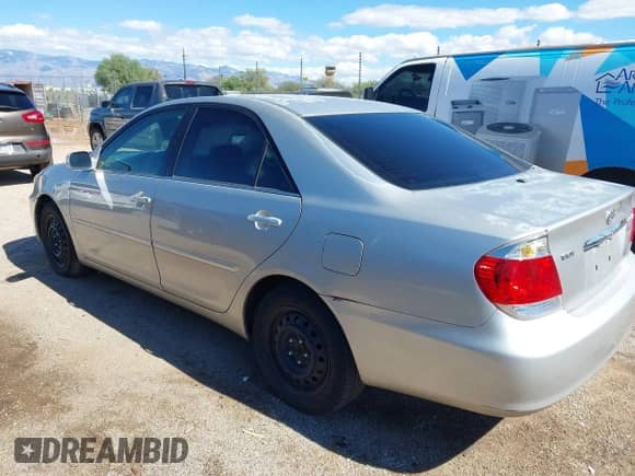 2005 Toyota Camry STD с VIN 4T1BE32K05U023171, выставлен на аукционе IAAI как лот 43401999 с пробегом 276 596 миль миль и . История ставок и продаж доступна на DreamBid. Изображение 3.