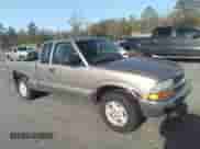 2000 Chevrolet S-10 LS z VIN 1GCDT19W4Y8198228, wystawiony jako IAAI lot #41721908 z przebiegiem 142 840 mil mil oraz . Historia ofert i sprzedaży dostępna na DreamBid. Obrazek 1.