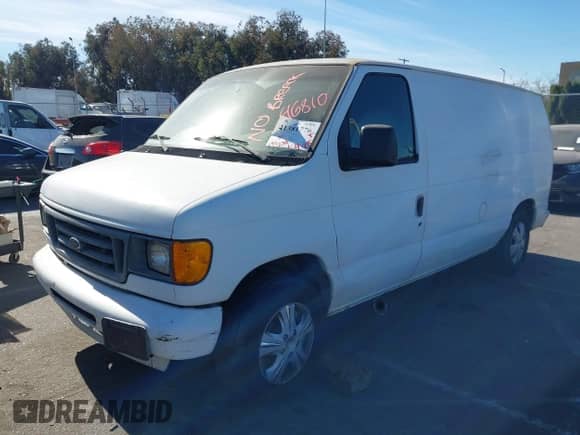 2006 Ford Econoline Cargo z VIN 1FTRE14W46HA46504, wystawiony jako IAAI lot #41381776 z przebiegiem 251 238 mil mil oraz . Historia ofert i sprzedaży dostępna na DreamBid. Obrazek 2.