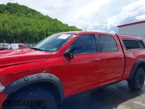 2019 Ram 1500 Big Horn z VIN 1C6RR7TT7KS516706, wystawiony jako IAAI lot #42237978 z przebiegiem 128 926 mil mil oraz . Historia ofert i sprzedaży dostępna na DreamBid. Obrazek 6.