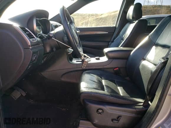 2018 Jeep Grand Cherokee Sterling с VIN 1C4RJFBG4JC128226, выставлен на аукционе Copart как лот 52759825 с пробегом 134 882 миль миль и Списание • Salvage title. История ставок и продаж доступна на DreamBid. Изображение 7.