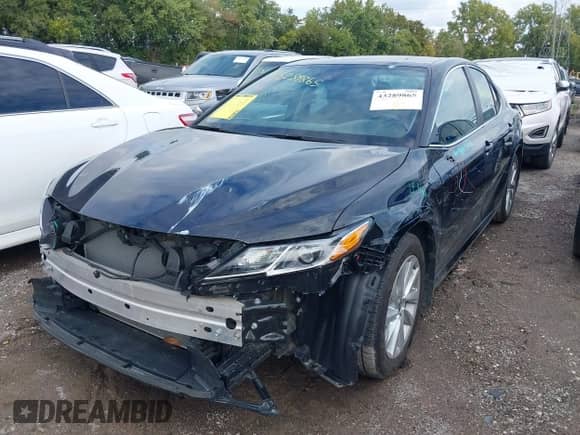 2023 Toyota Camry LE z VIN 4T1R11AK7PU130043, wystawiony jako IAAI lot #43289865 z przebiegiem 24 472 mil mil oraz . Historia ofert i sprzedaży dostępna na DreamBid. Obrazek 6.