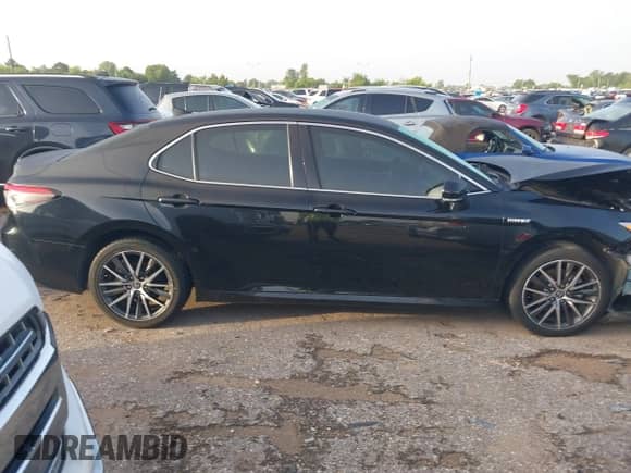 2021 Toyota Camry Hybrid XLE with VIN 4T1F31AK6MU547694, listed as a IAAI auction lot 42618333 with 18,489 mi miles and . Bid and sale history available at DreamBid. Image 13.