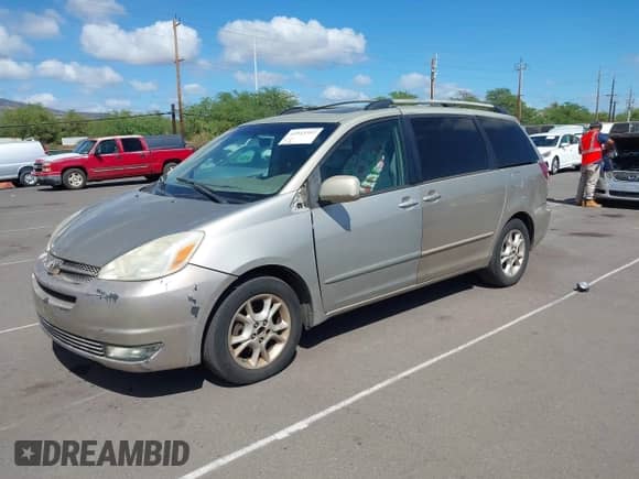 2004 Toyota Sienna XLE z VIN 5TDZA22C34S207668, wystawiony jako IAAI lot #43543397 z przebiegiem 213 009 mil mil oraz . Historia ofert i sprzedaży dostępna na DreamBid. Obrazek 2.
