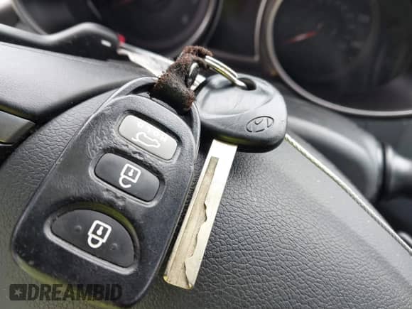 2017 Hyundai Veloster Value Edition z VIN KMHTC6AD7HU304774, wystawiony jako IAAI lot #42693195 z przebiegiem 102 427 mil mil oraz . Historia ofert i sprzedaży dostępna na DreamBid. Obrazek 11.