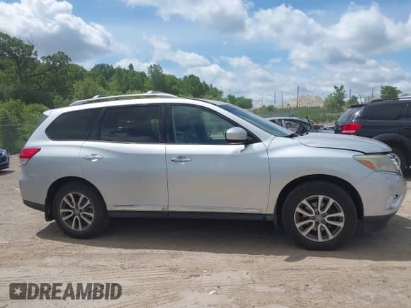 2014 Nissan Pathfinder S z VIN 5N1AR2MM9EC650952, wystawiony jako IAAI lot #42620154 z przebiegiem 174 690 mil mil oraz . Historia ofert i sprzedaży dostępna na DreamBid. Obrazek 13.