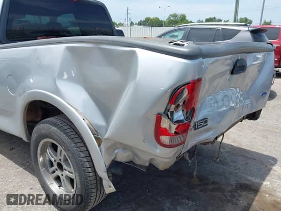 2004 Ford F-150 XL z VIN 2FTRX17294CA54959, wystawiony jako IAAI lot #42871727 z przebiegiem Nie podano mil oraz . Historia ofert i sprzedaży dostępna na DreamBid. Obrazek 6.