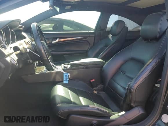 2014 Mercedes-Benz C 250 z VIN WDDGJ4HB0EG159212, wystawiony jako Copart lot #67750615 z przebiegiem 262 035 mil mil oraz Szkoda całkowita • Salvage title. Historia ofert i sprzedaży dostępna na DreamBid. Obrazek 7.