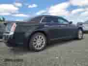 2013 Chrysler 300 C z VIN 2C3CCAKG8DH723511, wystawiony jako Copart lot #68979825 z przebiegiem 219 955 mil mil oraz Czysty tytuł • Clean title. Historia ofert i sprzedaży dostępna na DreamBid. Obrazek 3.
