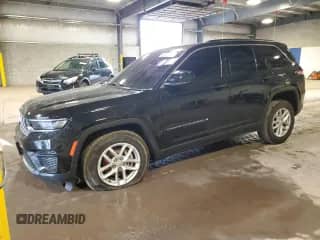2023 Jeep Grand Cherokee Altitude z VIN 1C4RJHAGXPC646895, wystawiony jako Copart lot #69633245 z przebiegiem 13 059 mil mil oraz Szkoda całkowita • Salvage title. Historia ofert i sprzedaży dostępna na DreamBid. Obrazek 1.