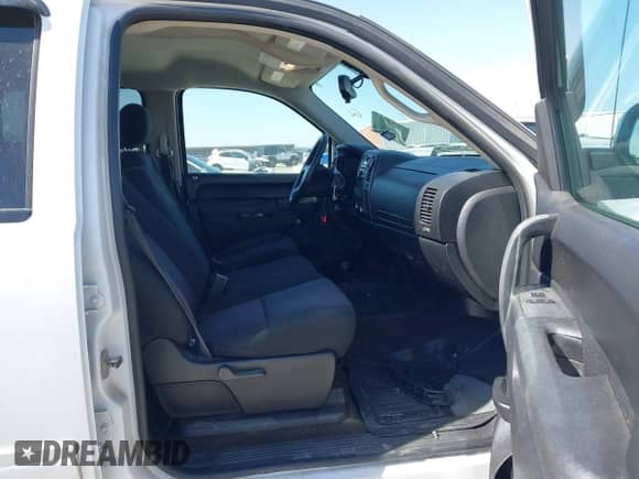 2011 Chevrolet Silverado 1500 LS z VIN 3GCPKREA7BG355387, wystawiony jako IAAI lot #41854866 z przebiegiem 169 332 mil mil oraz . Historia ofert i sprzedaży dostępna na DreamBid. Obrazek 5.