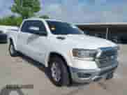 2019 Ram 1500 Laramie z VIN 1C6RREJTXKN743443, wystawiony jako IAAI lot #42539927 z przebiegiem 95 220 mil mil oraz . Historia ofert i sprzedaży dostępna na DreamBid. Obrazek 1.