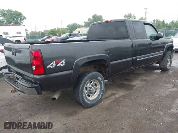 2004 Chevrolet Silverado 2500HD LS with VIN 1GCHK29U34E230218, listed as a IAAI auction lot 42381157 with 124,136 mi miles and . Bid and sale history available at DreamBid. Image 4.