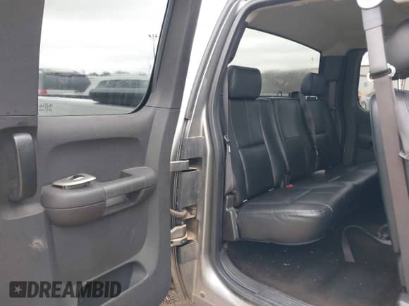 2009 Chevrolet Silverado 1500 LT with VIN 1GCEK29J99Z136854, listed as a IAAI auction lot 43404171 with 255,480 mi miles and . Bid and sale history available at DreamBid. Image 8.