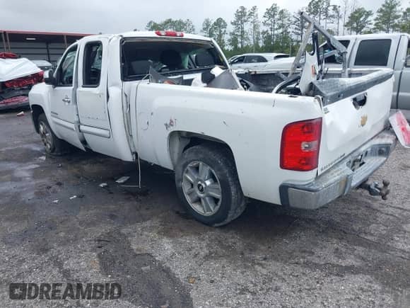 2013 Chevrolet Silverado 1500 LT z VIN 1GCRCSE05DZ344718, wystawiony jako IAAI lot #43420272 z przebiegiem 77 120 mil mil oraz . Historia ofert i sprzedaży dostępna na DreamBid. Obrazek 3.