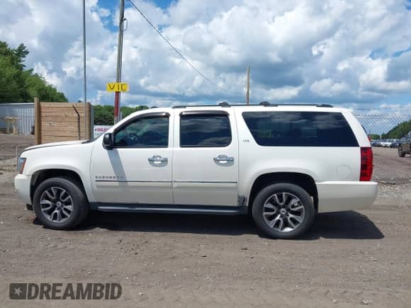 2010 Chevrolet Suburban LTZ с VIN 1GNUKKE32AR166678, выставлен на аукционе IAAI как лот 42748436 с пробегом 213 831 миль миль и . История ставок и продаж доступна на DreamBid. Изображение 14.