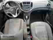 2019 Chevrolet Sonic LS с VIN 1G1JB5SB6K4110582, выставлен на аукционе Copart как лот 81670375 с пробегом 122 555 миль миль и Списание • Salvage title. История ставок и продаж доступна на DreamBid. Изображение 8.