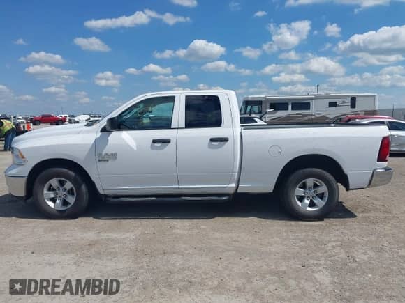 2020 Ram 1500 Tradesman z VIN 1C6RR6FG7LS114713, wystawiony jako IAAI lot #42227405 z przebiegiem 115 012 mil mil oraz . Historia ofert i sprzedaży dostępna na DreamBid. Obrazek 14.