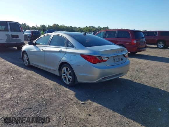 2013 Hyundai Sonata SE with VIN 5NPEC4AC2DH679274, listed as a IAAI auction lot 43135695 with 166,682 mi miles and . Bid and sale history available at DreamBid. Image 3.